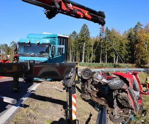 Ciężarówka zmiażdżyła auto nauki jazdy