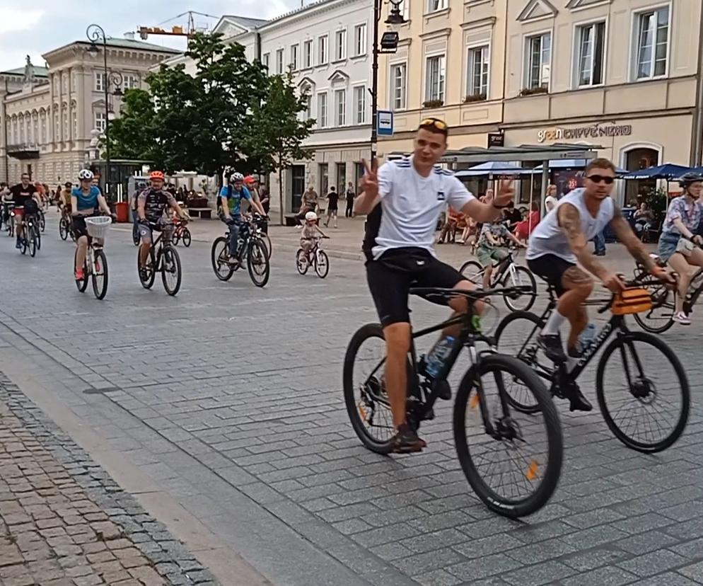 Rowerzyści opanowali Warszawę. Rowerowa masa krytyczna przejechała przez miasto