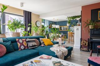 Dom Magdy i Łukasza pod Łodzią – strefa dzienna z widokiem na jadalnię i część kuchenną