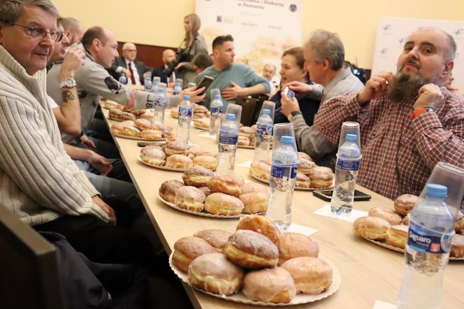 Mistrzostwa Poznania w jedzeniu pączków na czas!