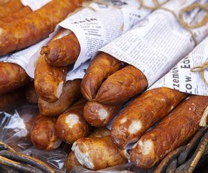 Najbardziej rakotwórcza żywność. Polacy jedzą, aż im się uszy trzęsą