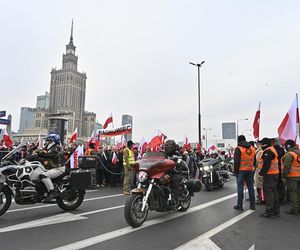 Marsz Niepodległości 2024. Wielkie rozpoczęcie. Pomimo zakazu odpalono race [NA ŻYWO] 