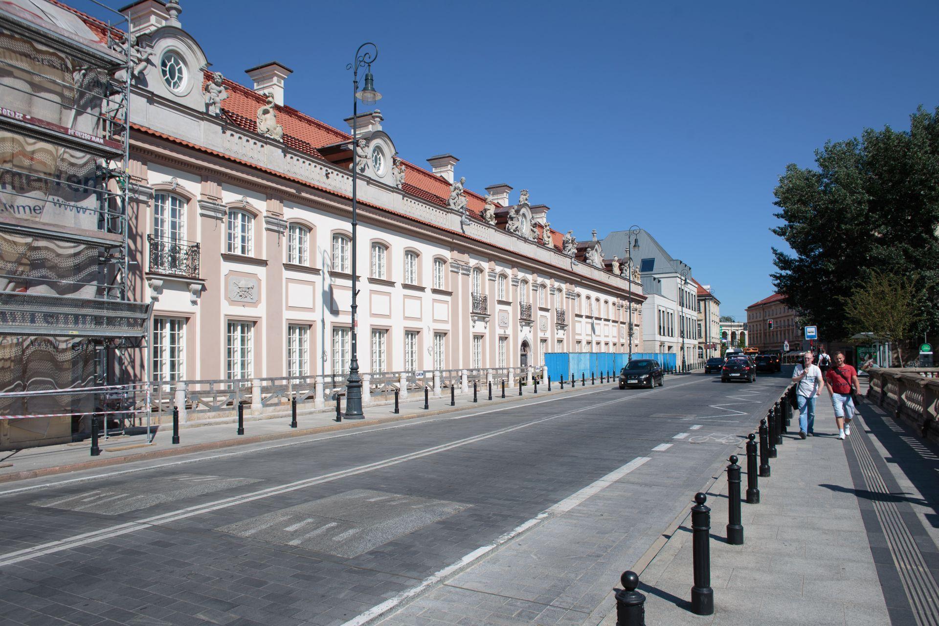 Pałac Branickich w Warszawie: hołd dla budowniczych powojennego miasta