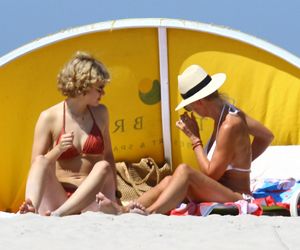 Jan Englert z żoną i ćorką w Juracie