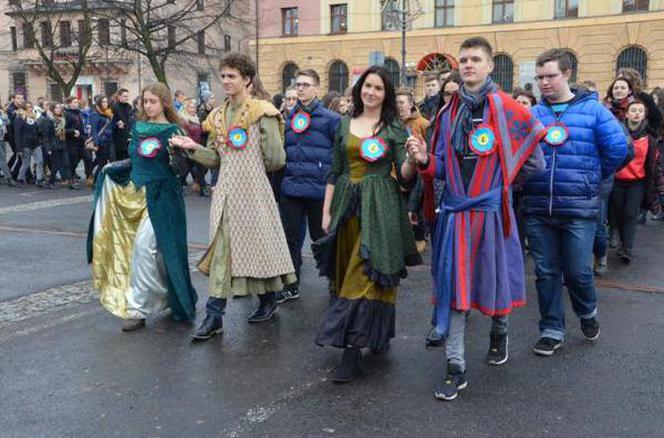 Polonez na placu Krakowskim w Zabrzu