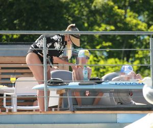 Marlena Muranowicz, wkrótce była żona Mroczka w bikini na plaży.