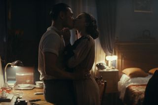 Zatoka szpiegów, odcinek 13. Eva (Sonia Mietielica), Franz (Bartosz Gelner)