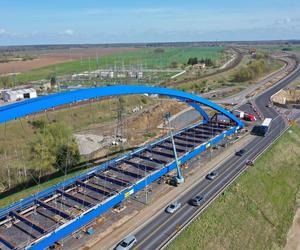 Niebieskie przęsło łukowe mostu nad Dziwną jest już gotowe