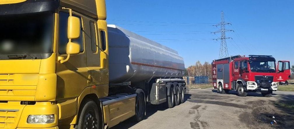 Na DK 50 nieszczelna cysterna przewoziła benzynę z Litwy na Ukrainę