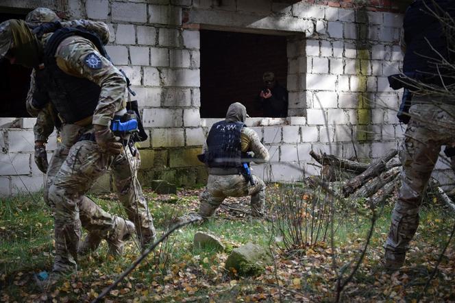 Jak z rąk terrorystów odbić głowę państwa? Ćwiczenia kontrterrorystów z Rzeszowa