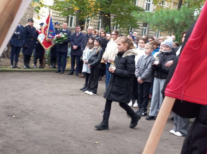 Zapalono znicze dla rozstrzelanych mieszkańców Leszna. W rocznicę tragicznych wydarzeń [ZDJĘCIA]