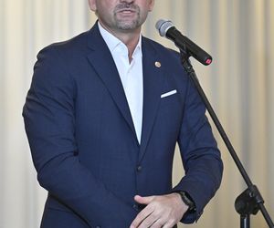 Kibice w szoku! Czekali na siatkarzy, a tu nagle wyszli polscy złoci medaliści