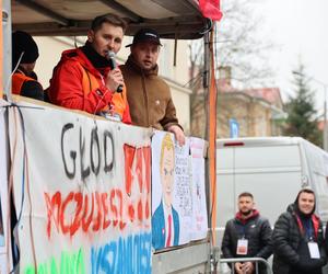 Protest rolników 20 marca przed Lubelskim Urzędem Wojewódzkim w Lublinie