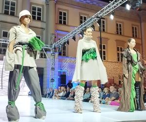 RADOM FASHION SHOW