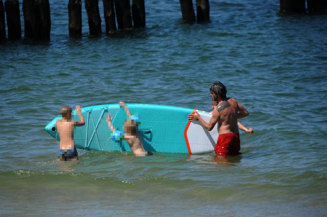 Olivier Janiak jak David Hasselhoff na plaży nad Bałtykiem