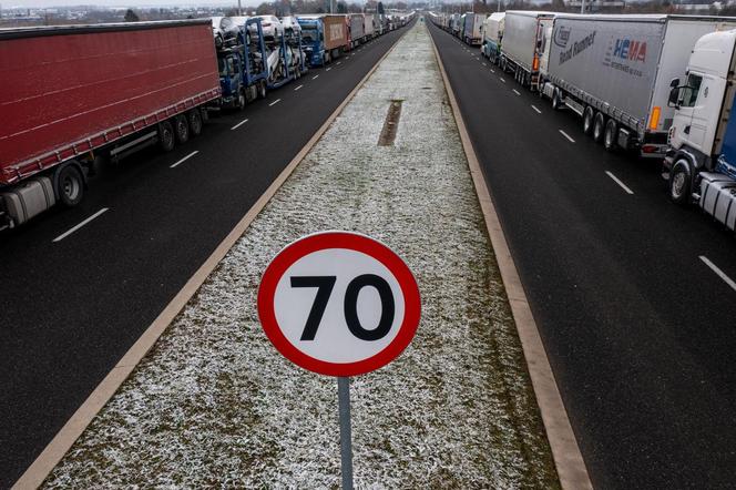 Kolejka ciężarówek przez protest przewoźników na granicy w Medyce