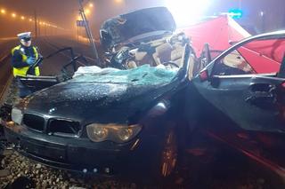 Śmiertelny wypadek na al. Włókniarzy w Łodzi. 21-latek stracił panowanie nad BMW