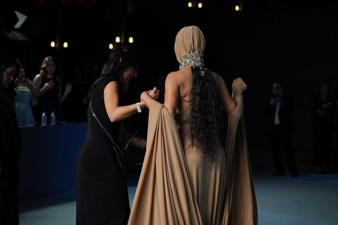 Wszyscy patrzyli na Kim Kardashian. Ale nic nie mogli zobaczyć!