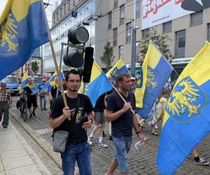 Marsz Autonomii Śląska przeszedł ulicami Katowic. Hajmatu nie oddomy