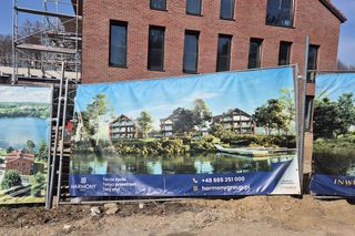 Nad jeziorem Ukiel w Olsztynie powstają luksusowe apartamenty. Na jakim etapie są prace?