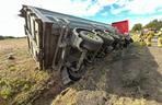 Śmiertelny wypadek pod Bełchatowem. 25-letni motocyklista wjechał pod koła ciężarówki [ZDJĘCIA].