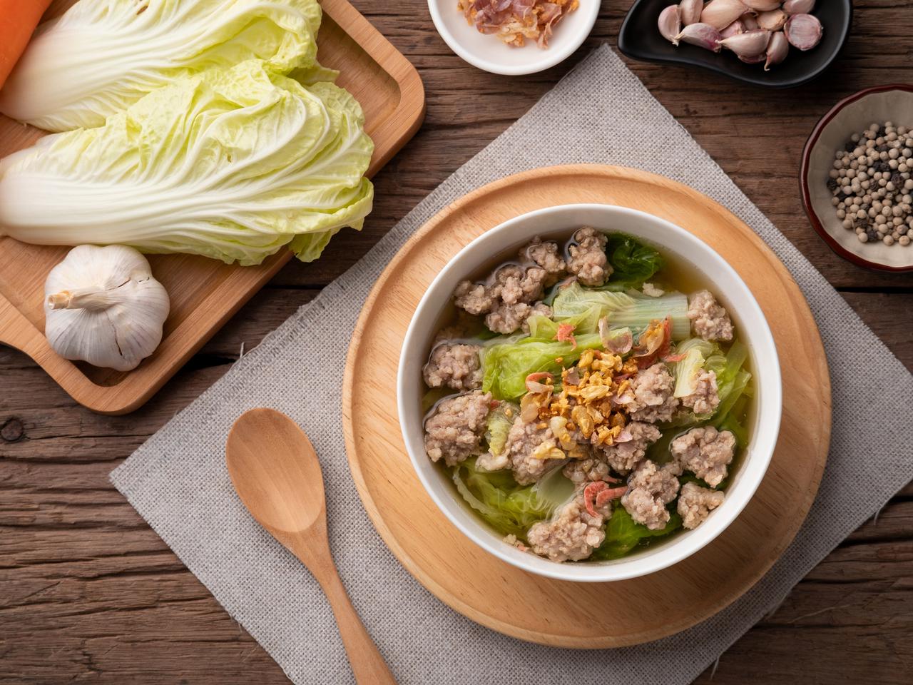 Kapuśniak z kapusty pekińskiej z mielonym mięsem