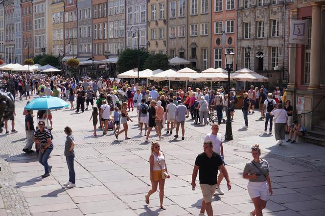 Tłumy turystów w Gdańsku. Ulice pękają w szwach