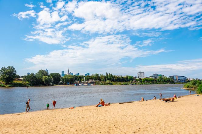 Plażówka Saska, czyli plaża na Saskiej Kępie – plaża z widokiem na centrum