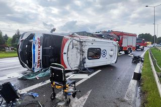 Tuszyn. Wypadek karetki. Uderzyła w nią 35-latka z dzieckiem [ZDJĘCIA]