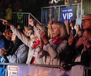 Publiczność na koncercie Lady Pank i Myslovitz na Kadzielni w Kielcach