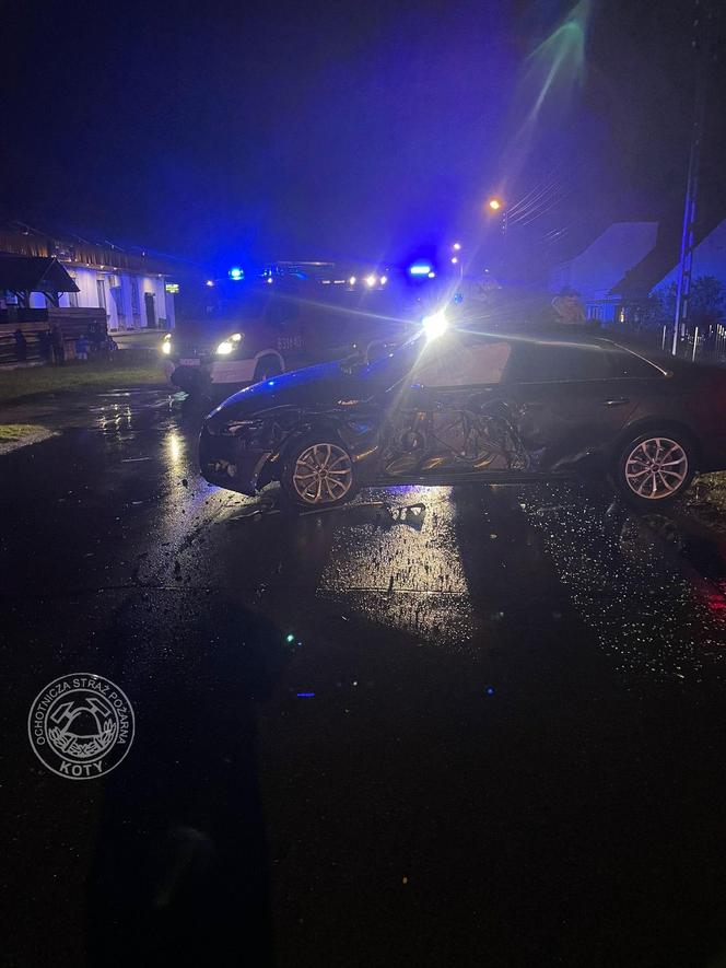 Poważna kraksa w Tworogu. 19-latek rozbił 6 samochodów