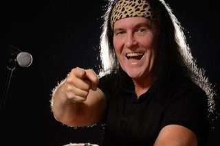 Były wokalista AC/DC nie ma wątpliwości: Metal jest udawany 