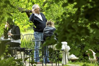 Marek Jakubiak. Pies pomaga mu w kampanii