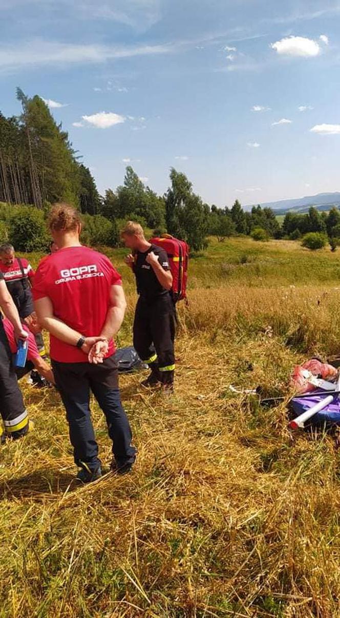 Lotniarz runął z wysokości pod Mieroszowem. Zginął na miejscu!