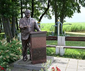 Pomnik Przemysława Gosiewskiego w Dąbkach