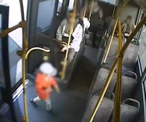 Czterolatek jechał sam autobusem.  Zobacz, co zrobił kierowca, jest nagranie 