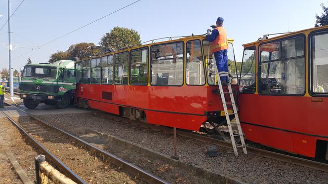 Tramwaj zderzył się z betoniarką