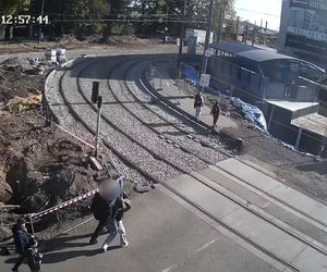 Chorzów: Dwoje nastolatków potrąconych przez tramwaj. Policja opublikowała nagranie