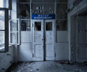 Opuszczony szpital wojskowy na Podkarpaciu. Sceneria jak z horroru [ZDJĘCIA]
