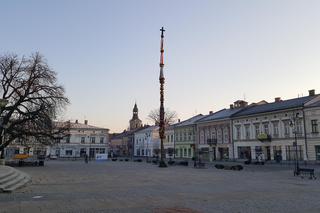 Za tydzień Wielkanoc! Przypomina o tym palma na sądeckim rynku