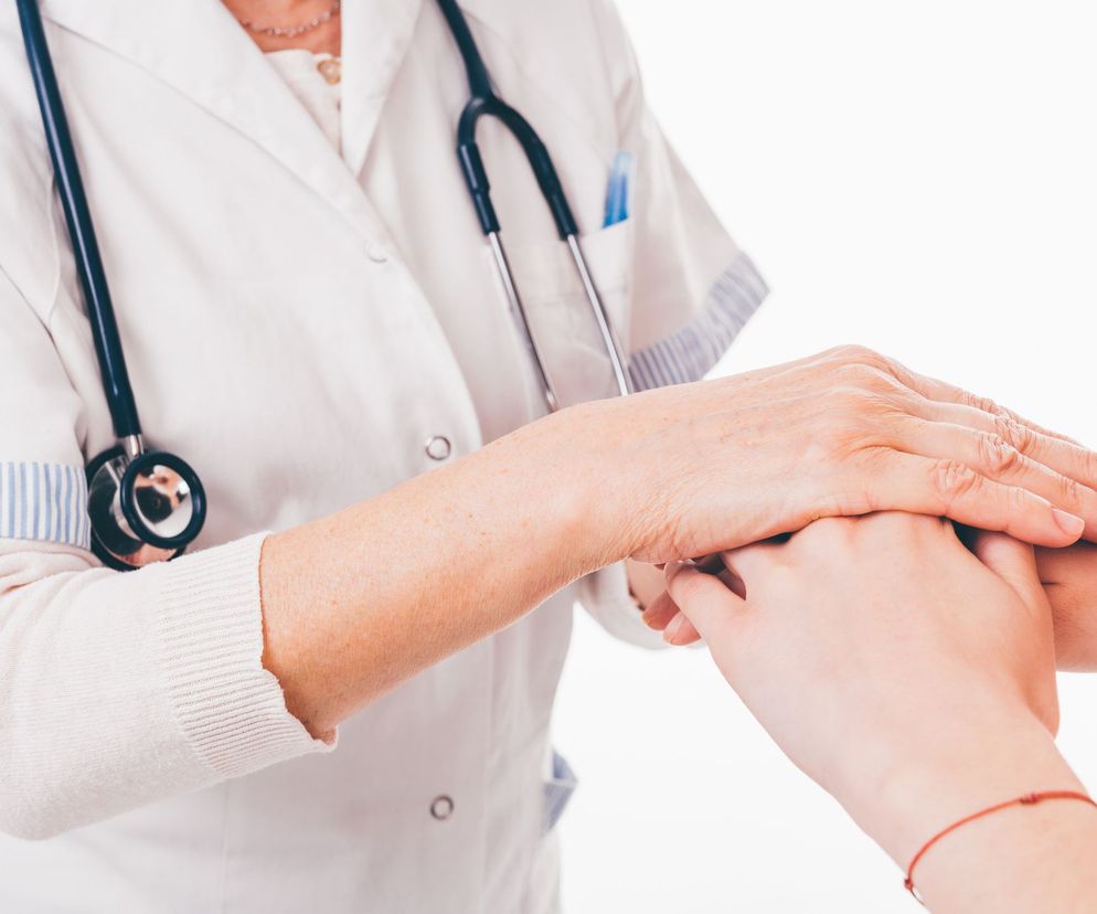 Dlaczego drżą mi dłonie? Przyczyny drżenia dłoni