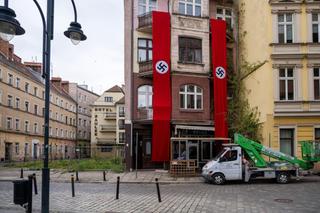 Wrocław zamienia się z powrotem w Breslau? Na ulicach miasta powstaje nowy serial. Zobacz, jak wygląda plan zdjęciowy [ZDJĘCIA]