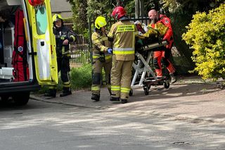 Dramat rodzinny w Piastowie? Córka zaatakowała swoją mamę. Nieoficjalnie: ugodziła ją nożem