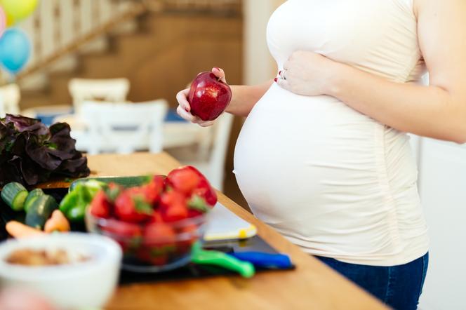 Jedzenie owoców może zmniejszyć ryzyko poronienia
