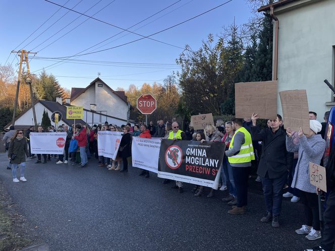 „Nie dla S7!”. Mieszkańcy Małopolski blokują zakopiankę