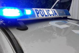 Wypadek w Katowicach. Samochód uderzył w drzewo