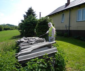 Ubywa azbestowych dachów w regionie sądeckim. Ty też możesz pozbyć się tego szkodliwego materiału!