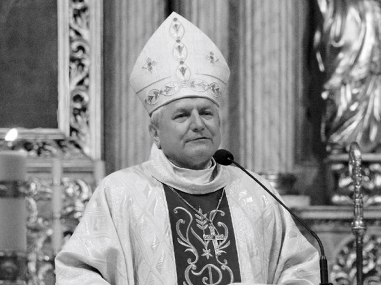 Kalisz: Żegnają ukaranego biskupa. „Nie podlega ludzkiemu osądowi”