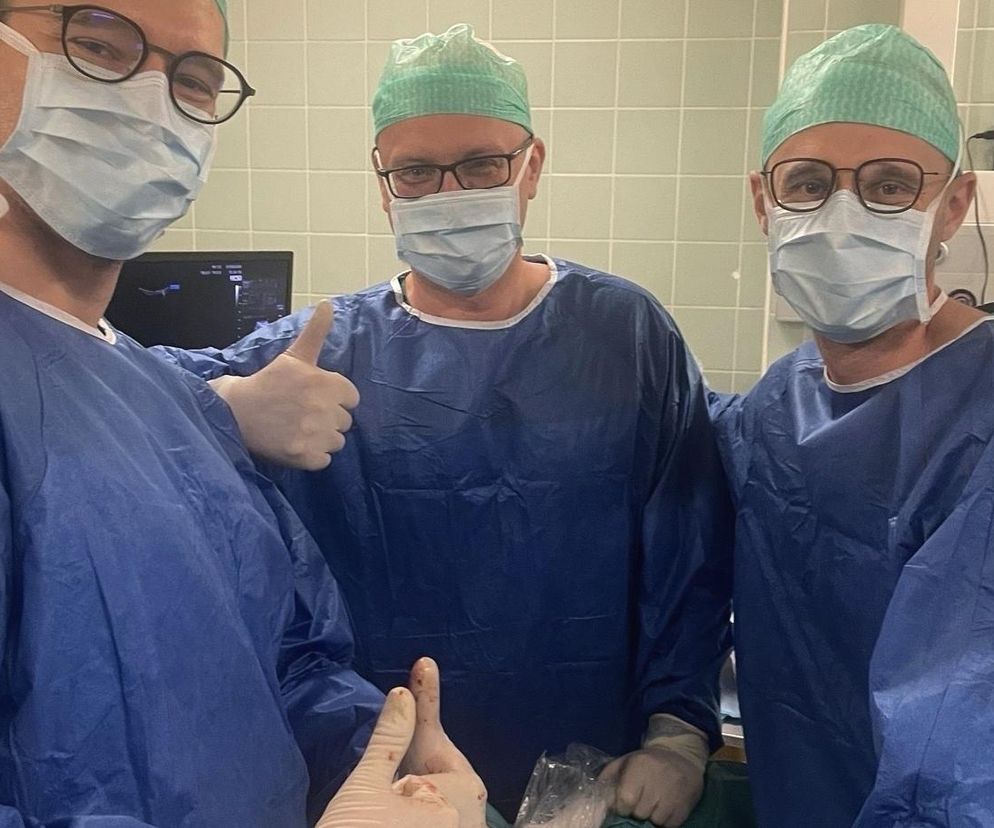 Poznańscy lekarze dokonali pionierskiej operacji. Ratowali życie bliźniąt w łonie matki 