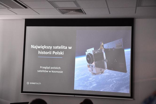 Polska sonda kosmiczna w Warszawie. Na orbitę wyniesie ją rakieta Elona Muska
